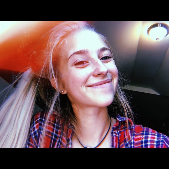 Meet your Posher, Emily - Picture 1 of 1